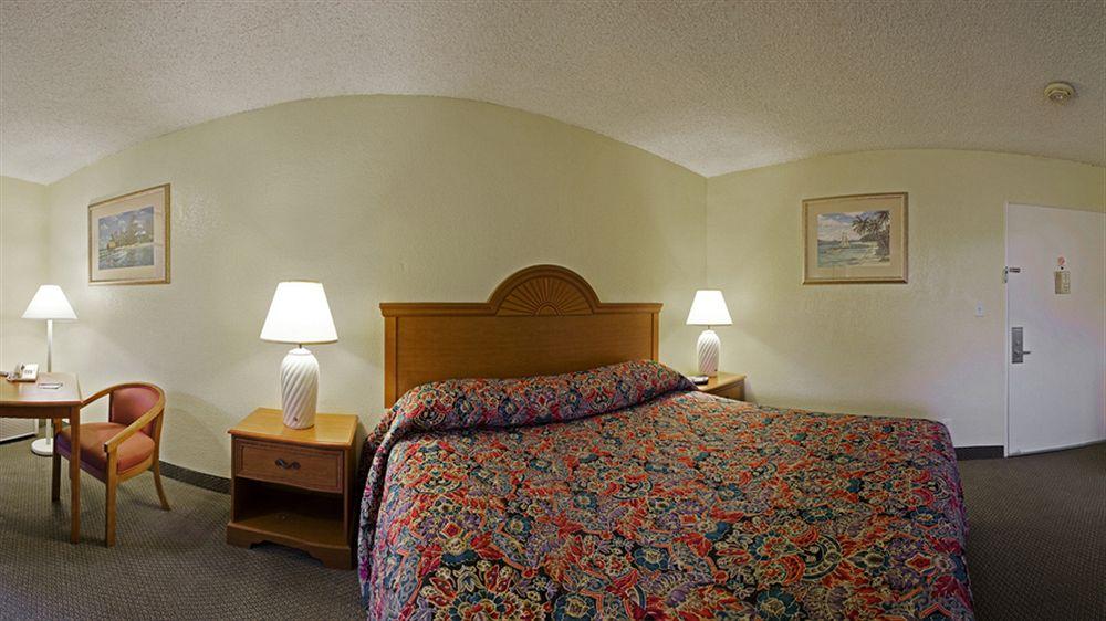 Super 8 By Wyndham Oceanside Marty'S Valley Inn Dış mekan fotoğraf
