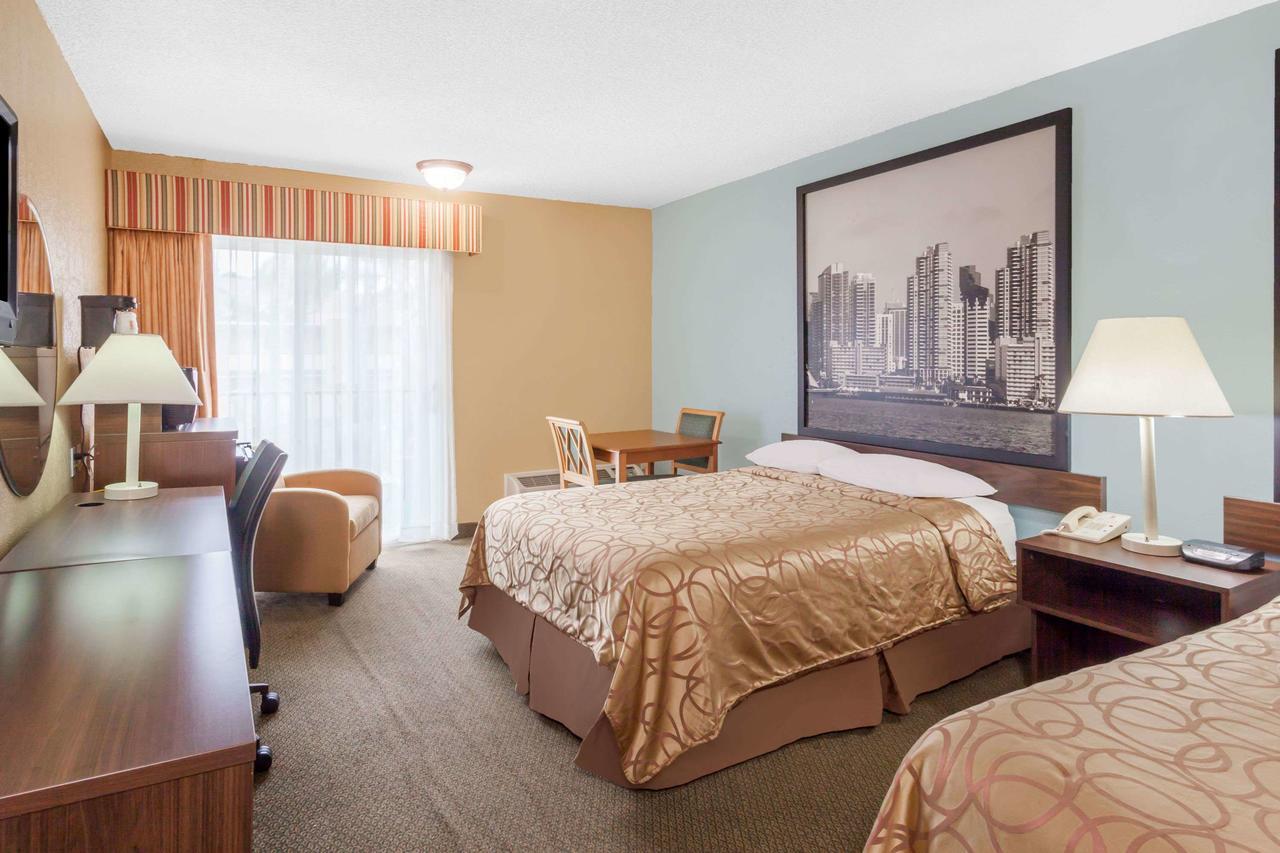 Super 8 By Wyndham Oceanside Marty'S Valley Inn Dış mekan fotoğraf