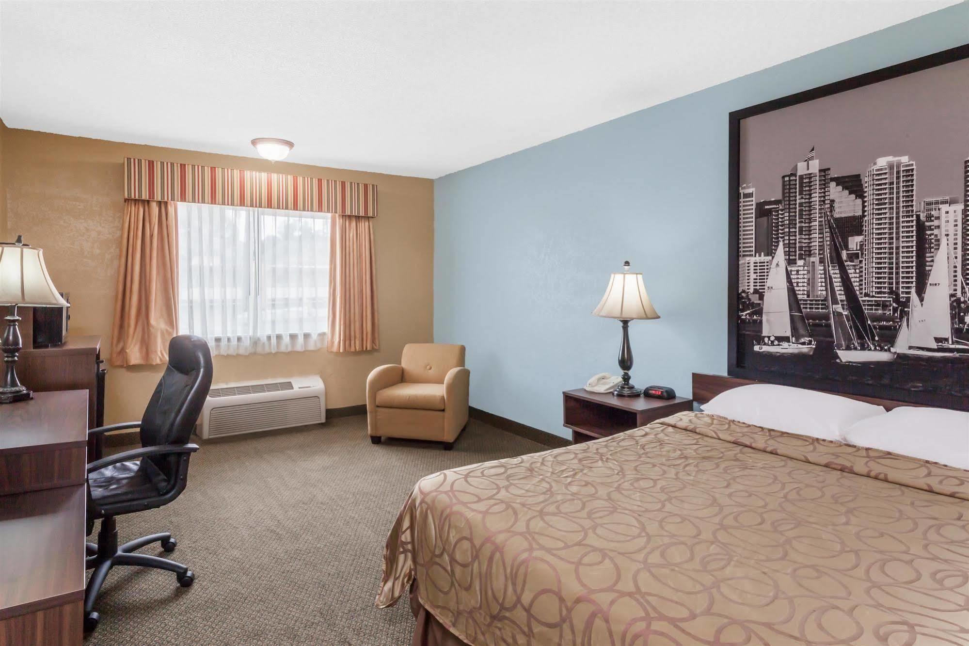 Super 8 By Wyndham Oceanside Marty'S Valley Inn Dış mekan fotoğraf