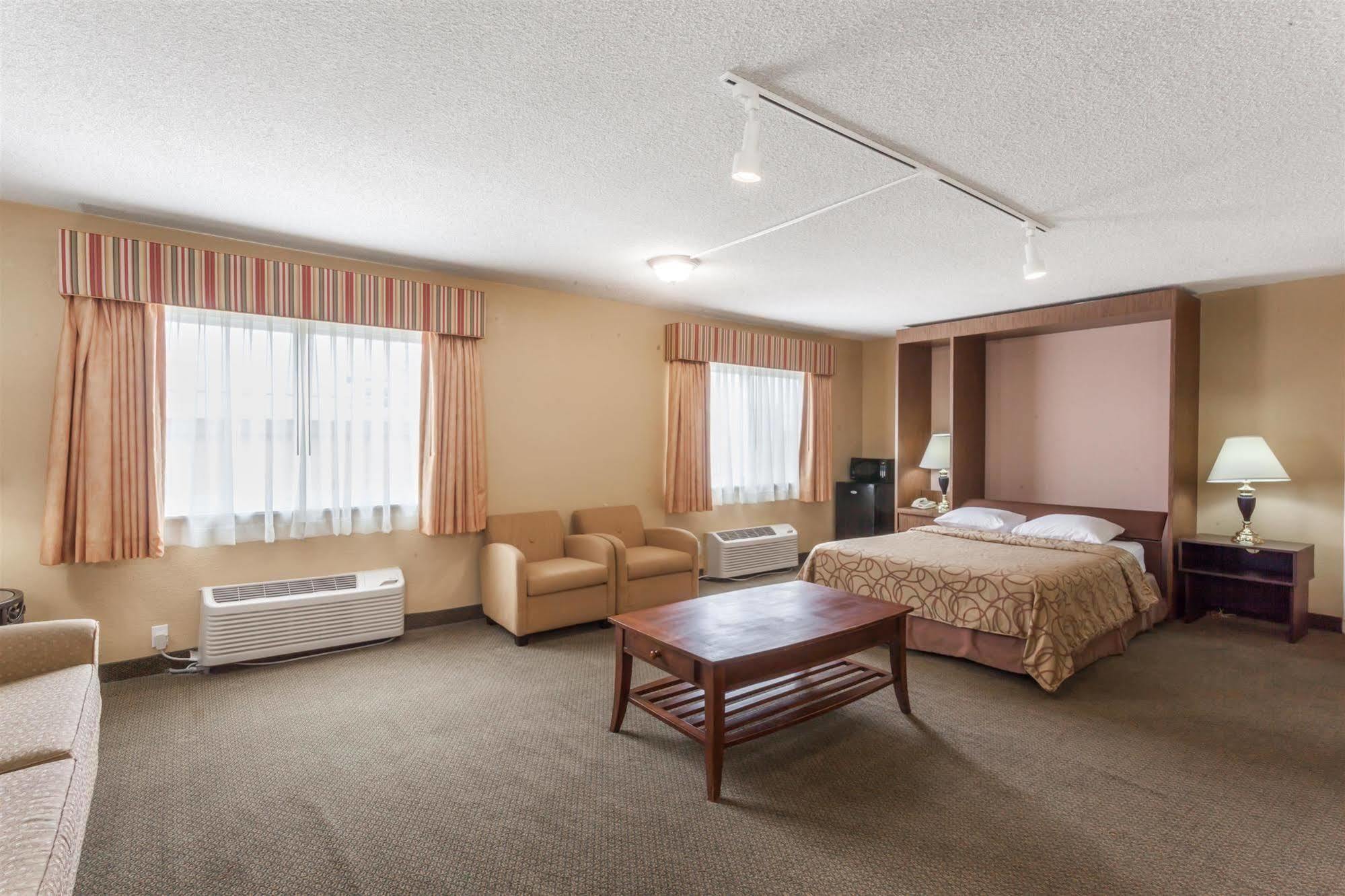 Super 8 By Wyndham Oceanside Marty'S Valley Inn Dış mekan fotoğraf