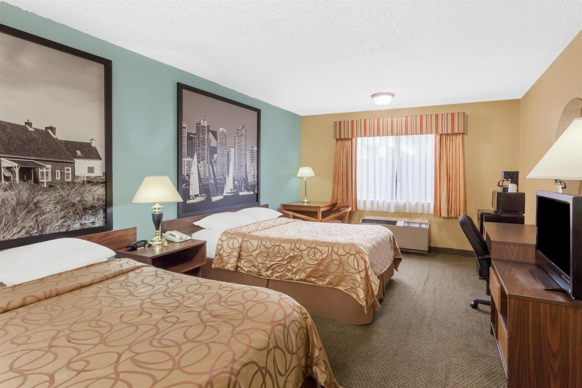 Super 8 By Wyndham Oceanside Marty'S Valley Inn Dış mekan fotoğraf